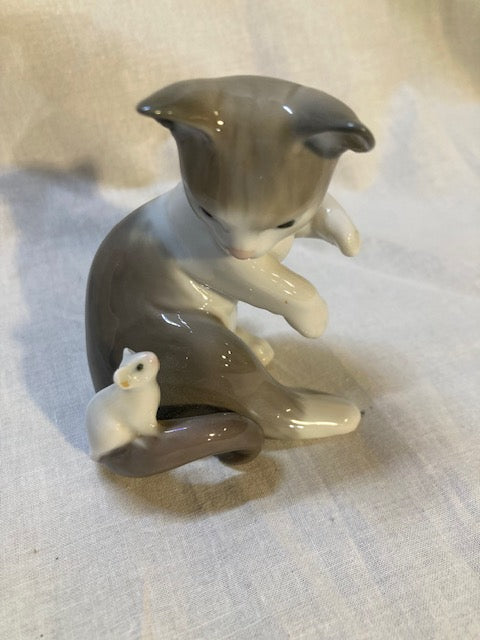 Lladró Cat and Mouse Figurine