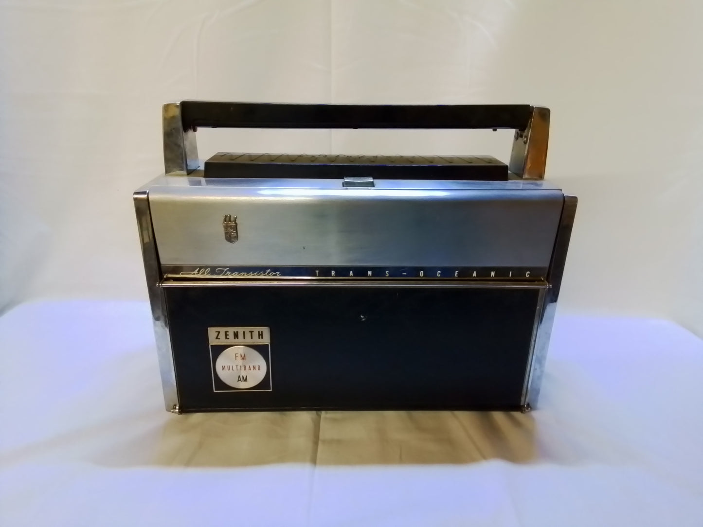 Zenith Trans-Oceanic Royal 3000 Radio